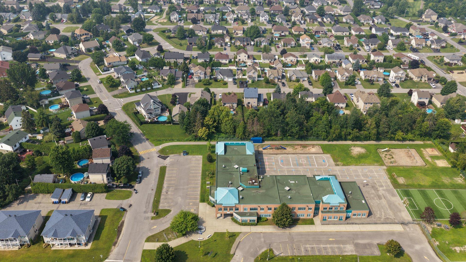 









249


38e Avenue N.

,
Saint-Zotique,




QC
J0P1Z0

