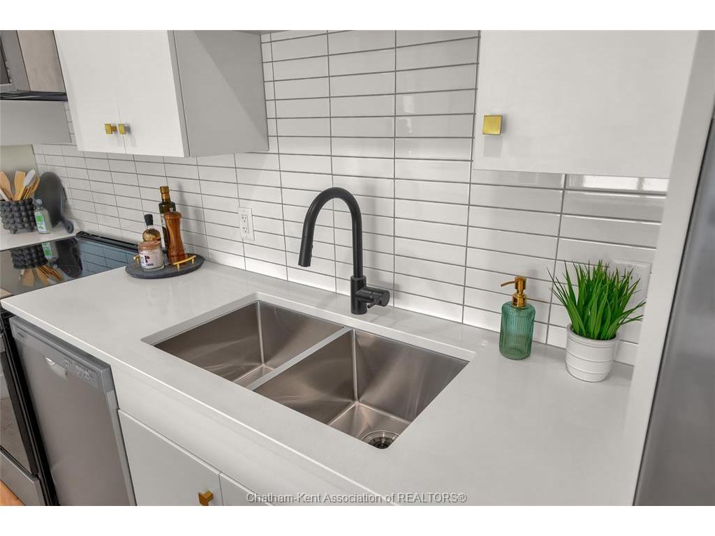 









364


Grand

Avenue East, 401,
Chatham,




ON
N7L 1W6


