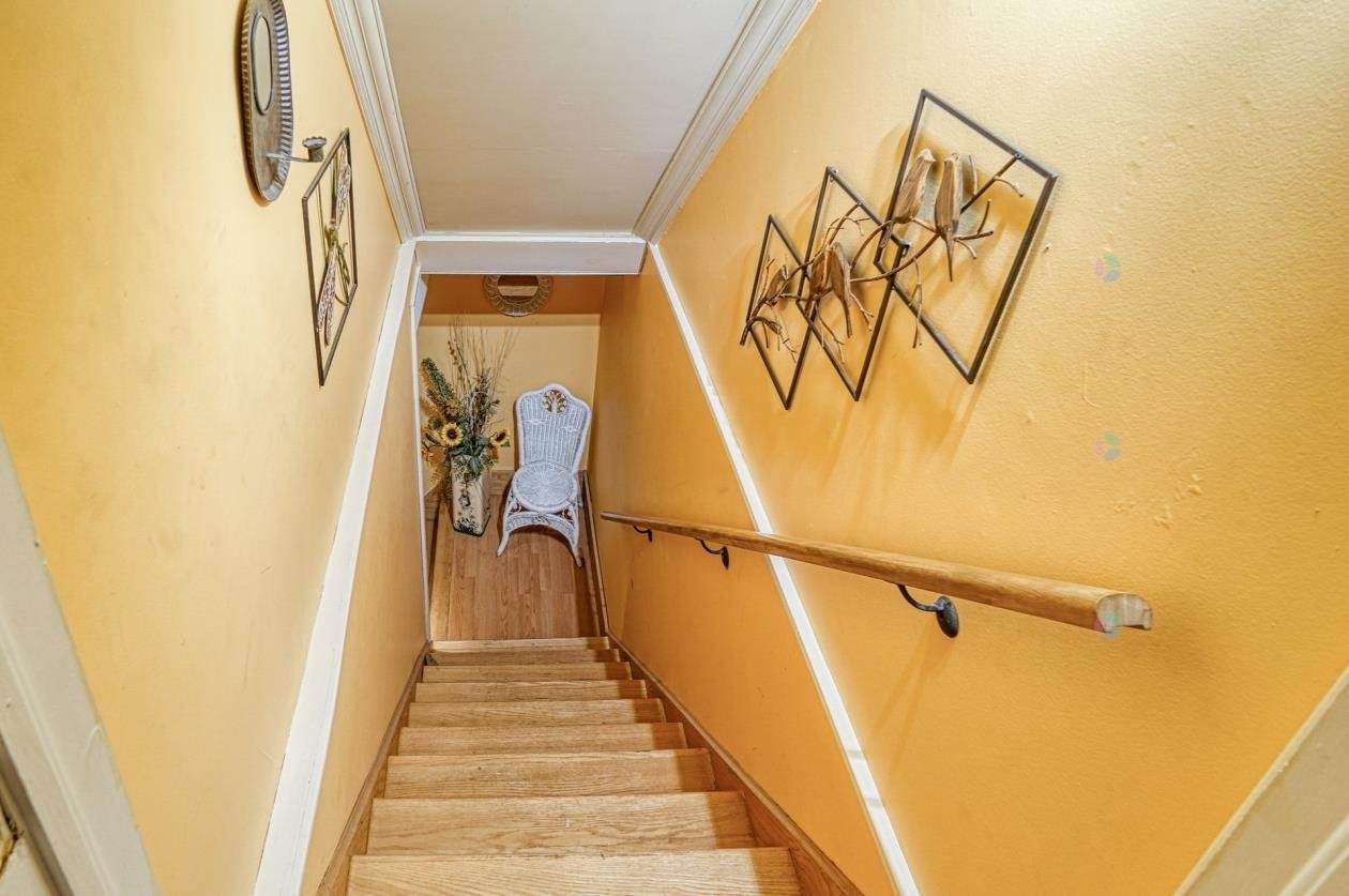 









1209Z

 - 1211Z


Ch. de la Montagne

,
Mont-Saint-Hilaire,




QC
J3G4S6

