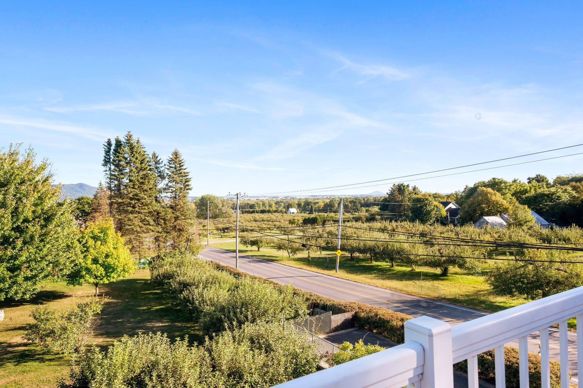 









1209Z

 - 1211Z


Ch. de la Montagne

,
Mont-Saint-Hilaire,




QC
J3G4S6

