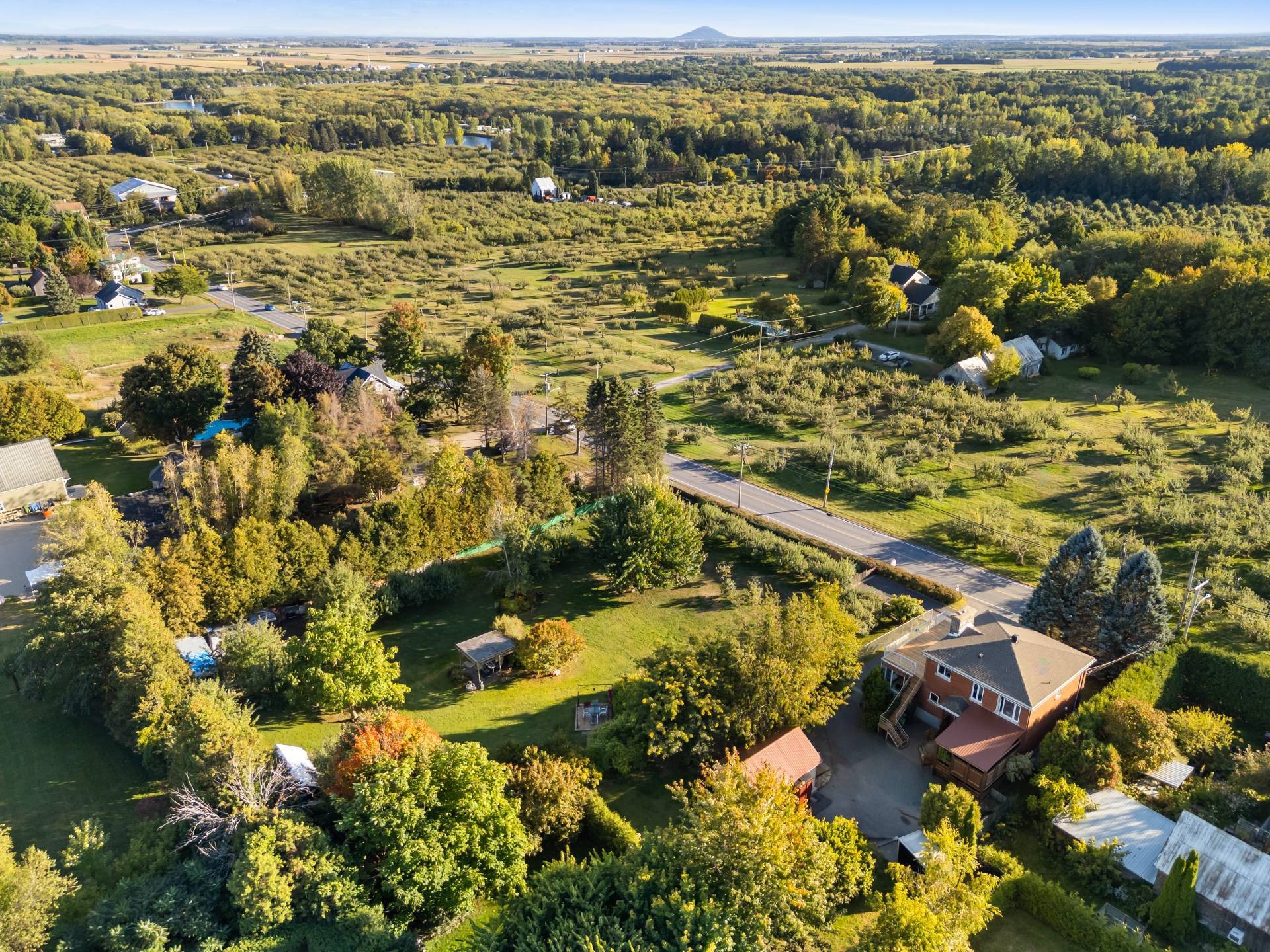 









1209Z

 - 1211Z


Ch. de la Montagne

,
Mont-Saint-Hilaire,




QC
J3G4S6

