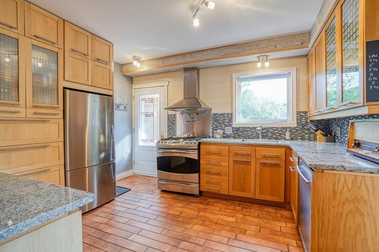 









1209Z

 - 1211Z


Ch. de la Montagne

,
Mont-Saint-Hilaire,




QC
J3G4S6

