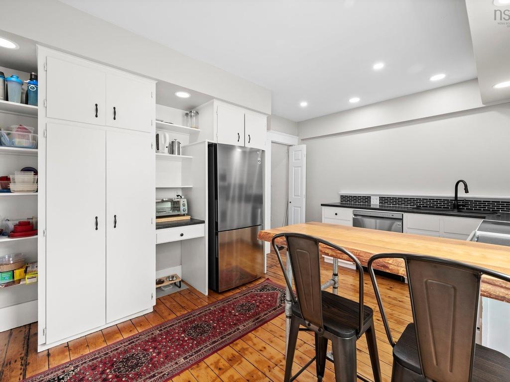 












689 King Street

,
Windsor,




NS
B0N 2T0

