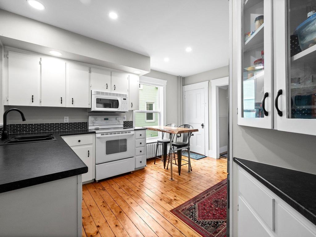 












689 King Street

,
Windsor,




NS
B0N 2T0

