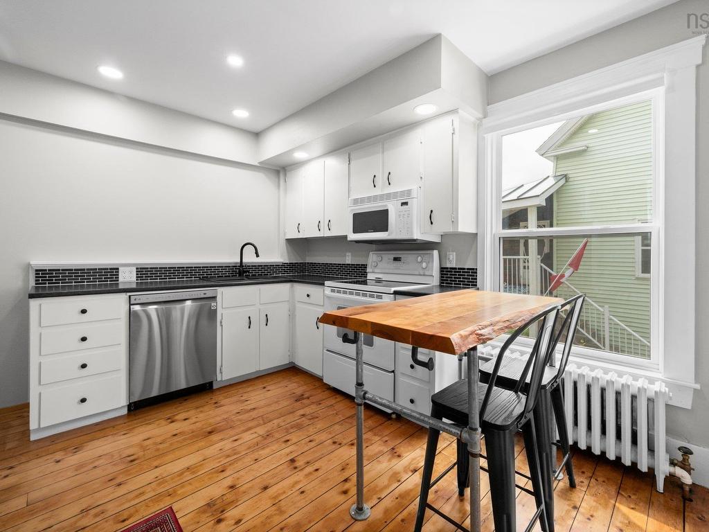 












689 King Street

,
Windsor,




NS
B0N 2T0

