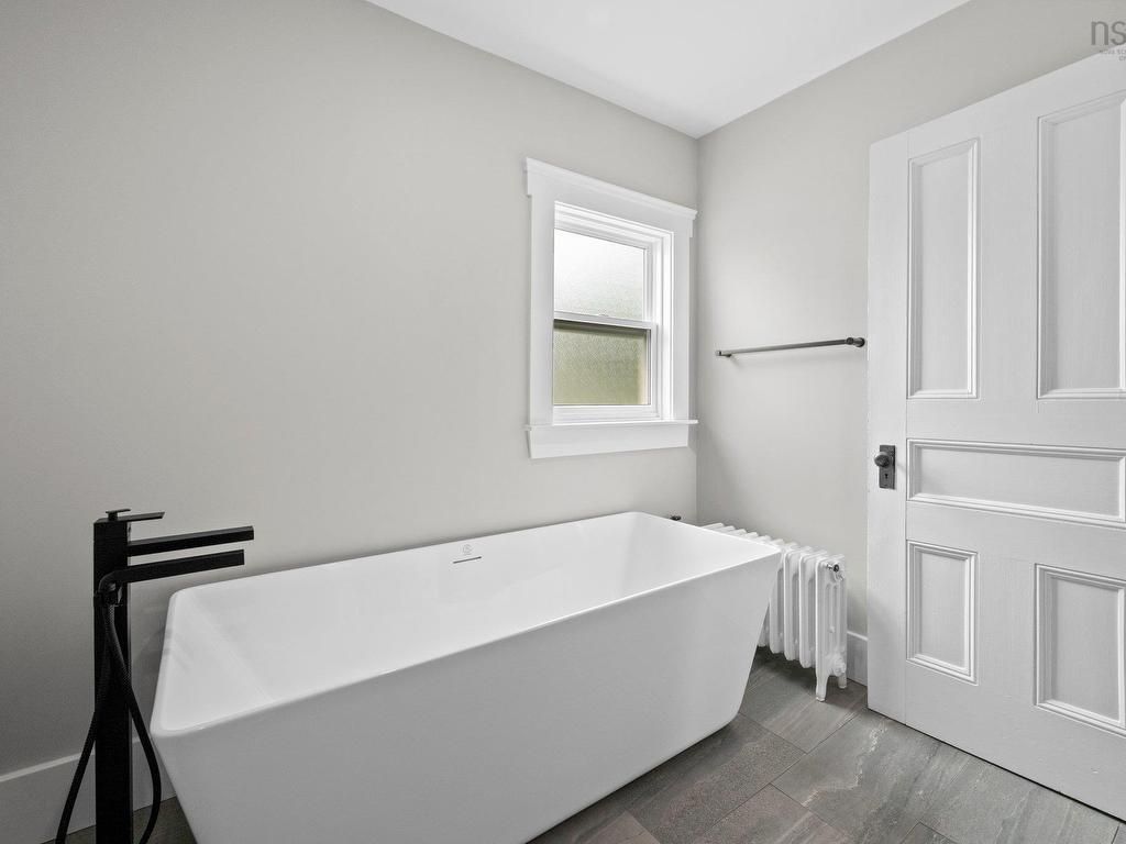 












689 King Street

,
Windsor,




NS
B0N 2T0

