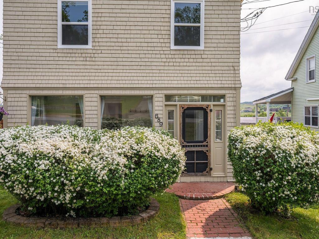 












689 King Street

,
Windsor,




NS
B0N 2T0

