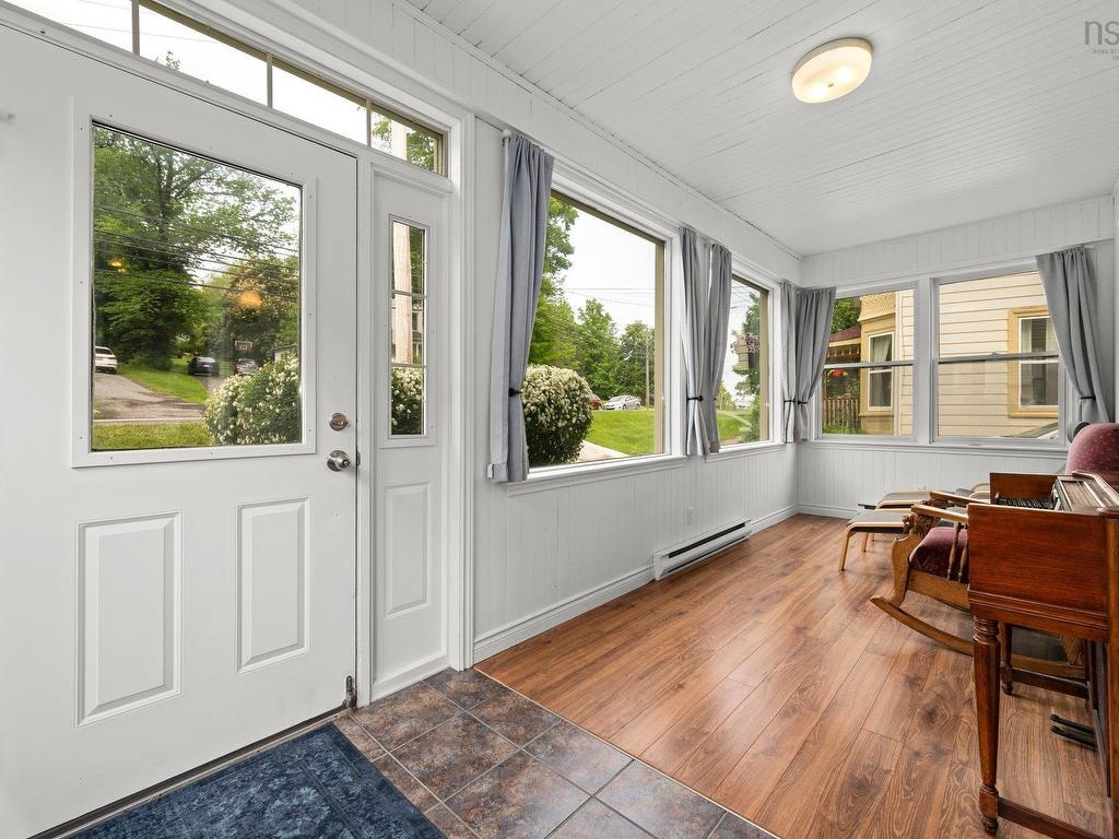 












689 King Street

,
Windsor,




NS
B0N 2T0

