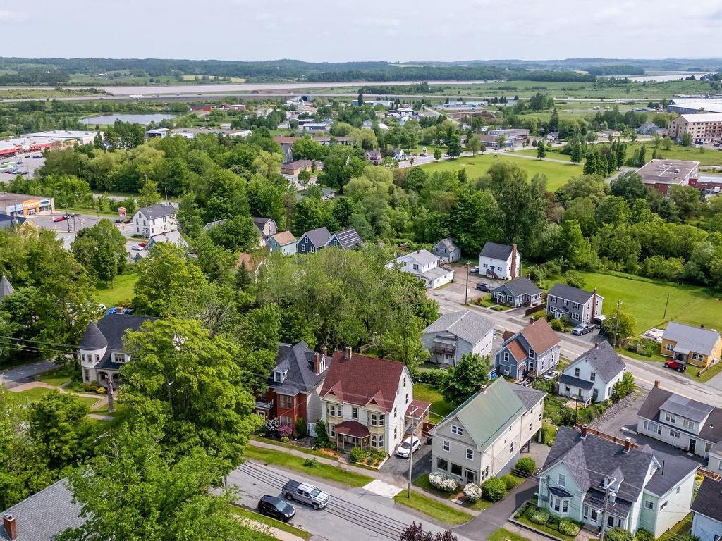 












689 King Street

,
Windsor,




NS
B0N 2T0

