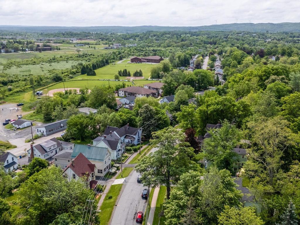












689 King Street

,
Windsor,




NS
B0N 2T0

