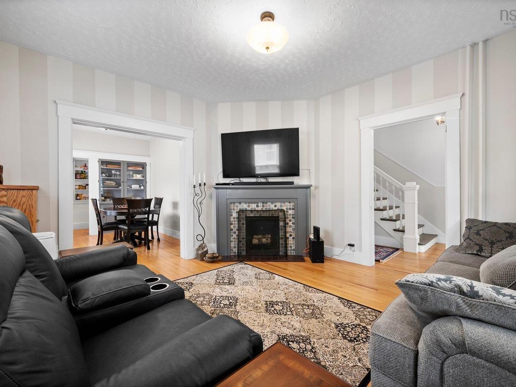 












689 King Street

,
Windsor,




NS
B0N 2T0

