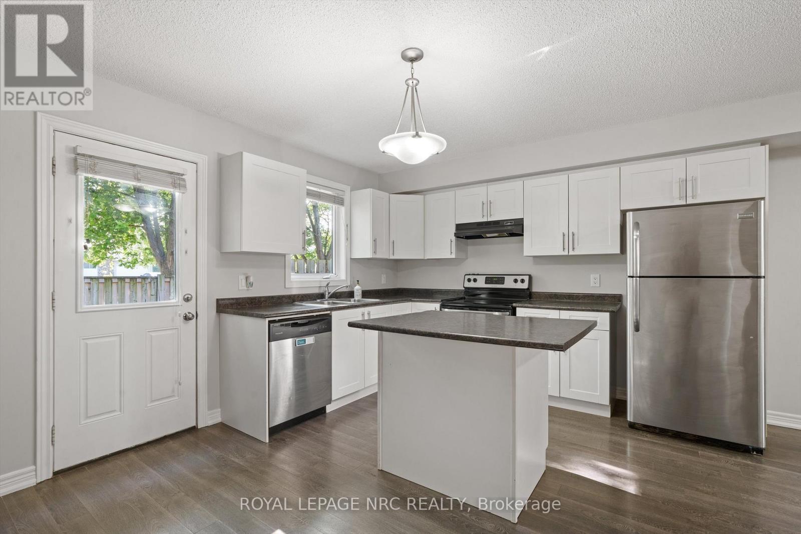 












23 - 6118 KELSEY CRESCENT

,
Niagara Falls (Forestview),




Ontario
L2H0M6

