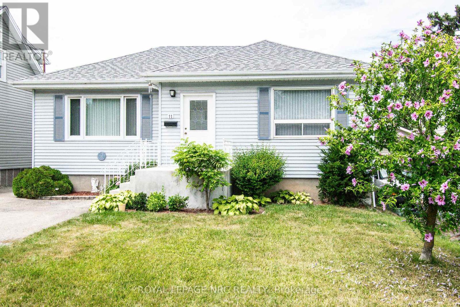 












11 MELROSE AVENUE

,
St. Catharines (Oakdale),




Ontario
L2P2E3

