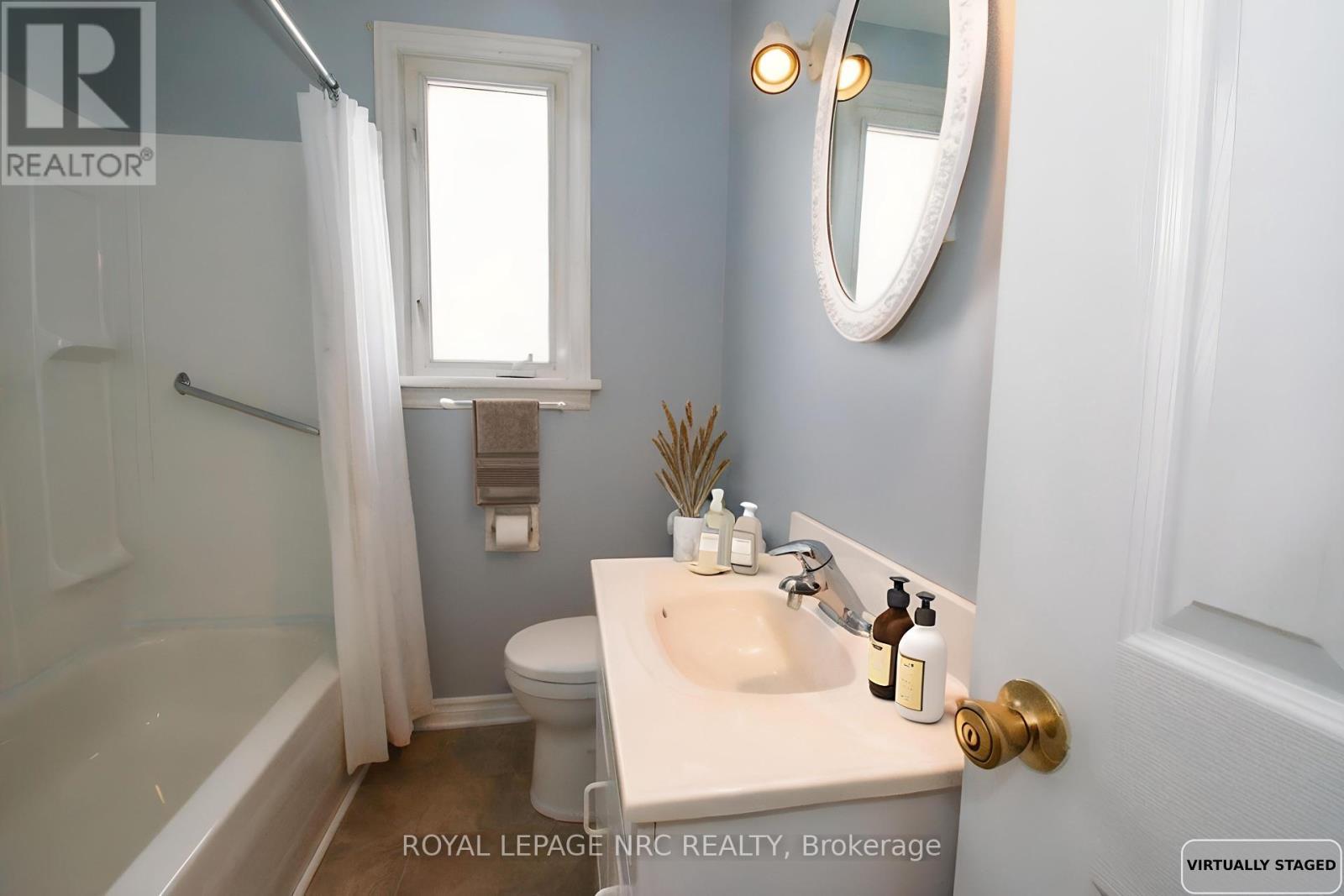 












11 MELROSE AVENUE

,
St. Catharines (Oakdale),




Ontario
L2P2E3


