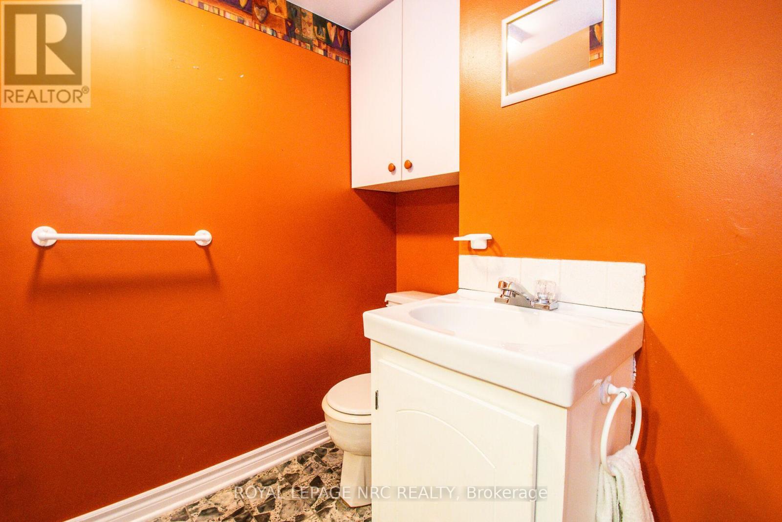 












11 MELROSE AVENUE

,
St. Catharines (Oakdale),




Ontario
L2P2E3

