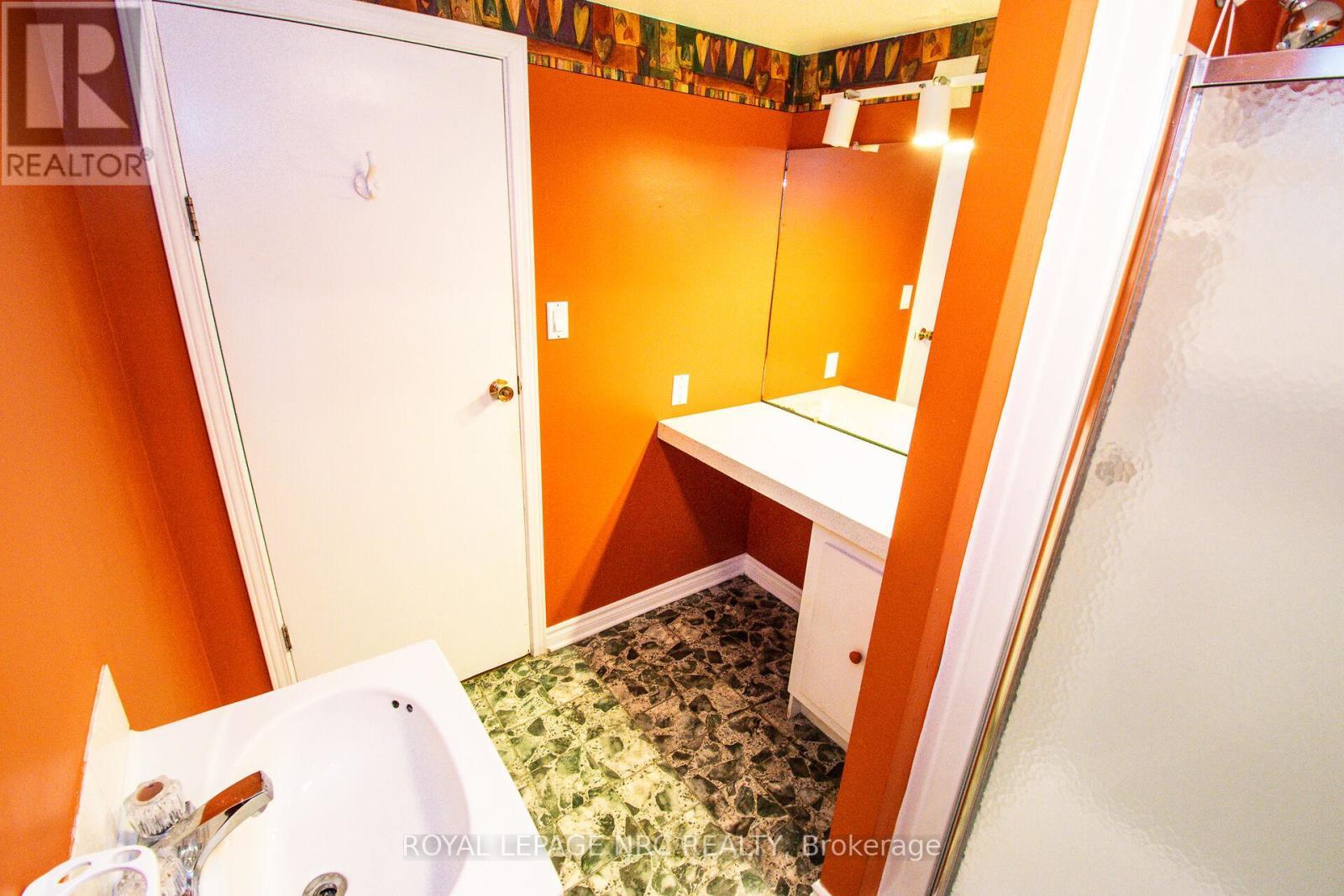 












11 MELROSE AVENUE

,
St. Catharines (Oakdale),




Ontario
L2P2E3

