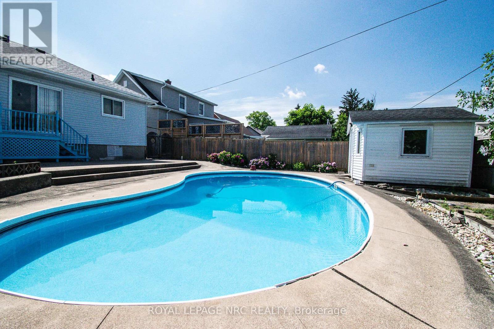 












11 MELROSE AVENUE

,
St. Catharines (Oakdale),




Ontario
L2P2E3

