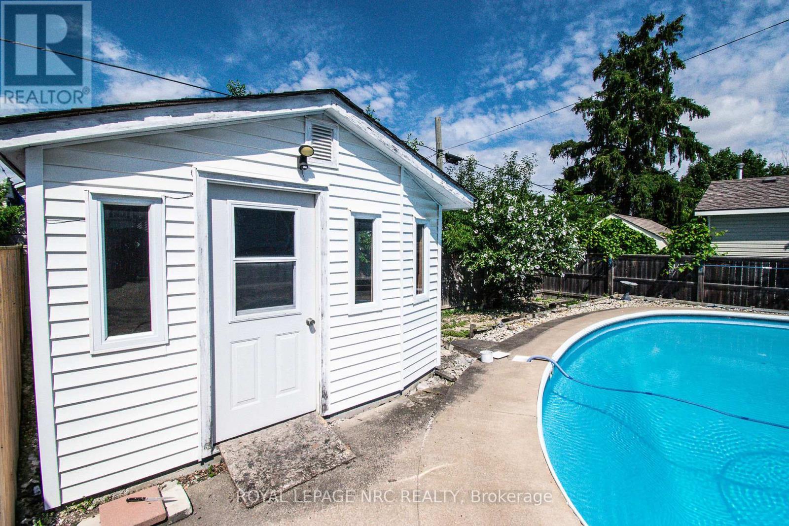 












11 MELROSE AVENUE

,
St. Catharines (Oakdale),




Ontario
L2P2E3

