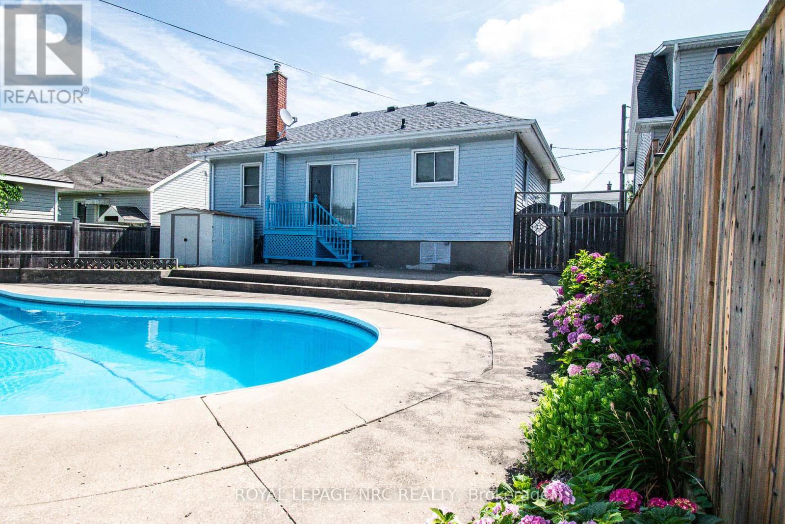 












11 MELROSE AVENUE

,
St. Catharines (Oakdale),




Ontario
L2P2E3

