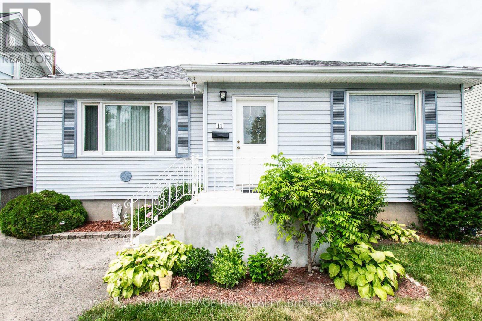 












11 MELROSE AVENUE

,
St. Catharines (Oakdale),




Ontario
L2P2E3

