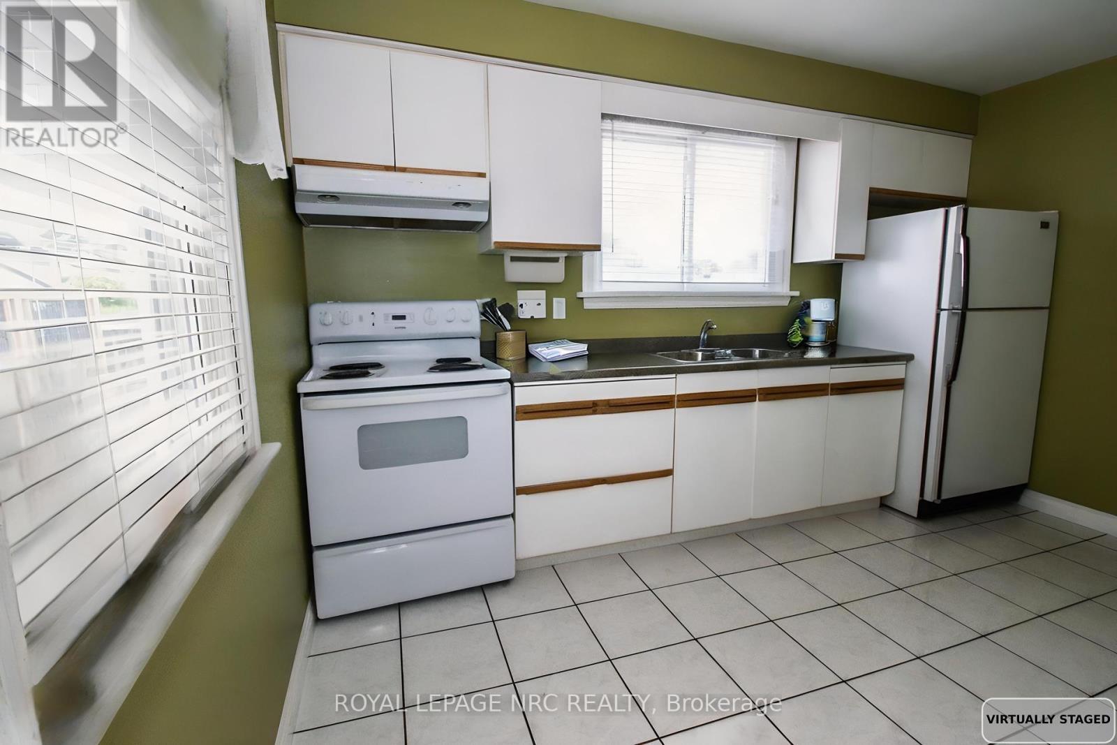 












11 MELROSE AVENUE

,
St. Catharines (Oakdale),




Ontario
L2P2E3

