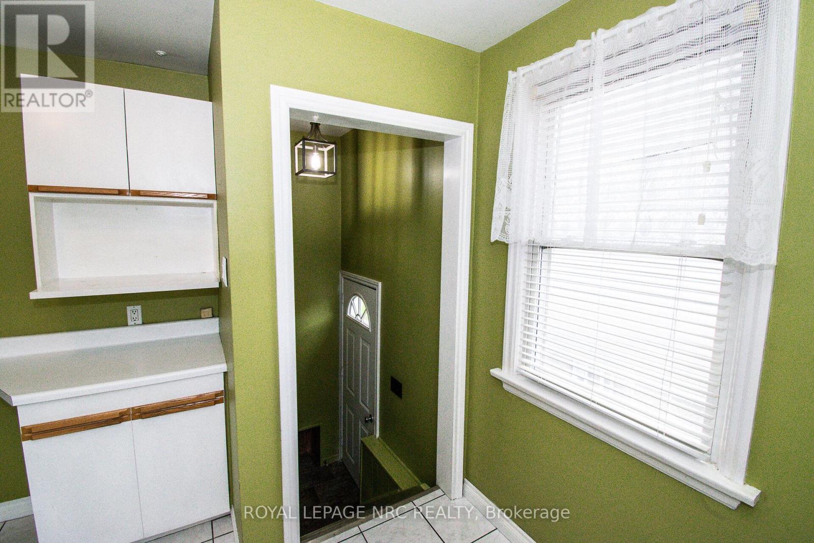 












11 MELROSE AVENUE

,
St. Catharines (Oakdale),




Ontario
L2P2E3

