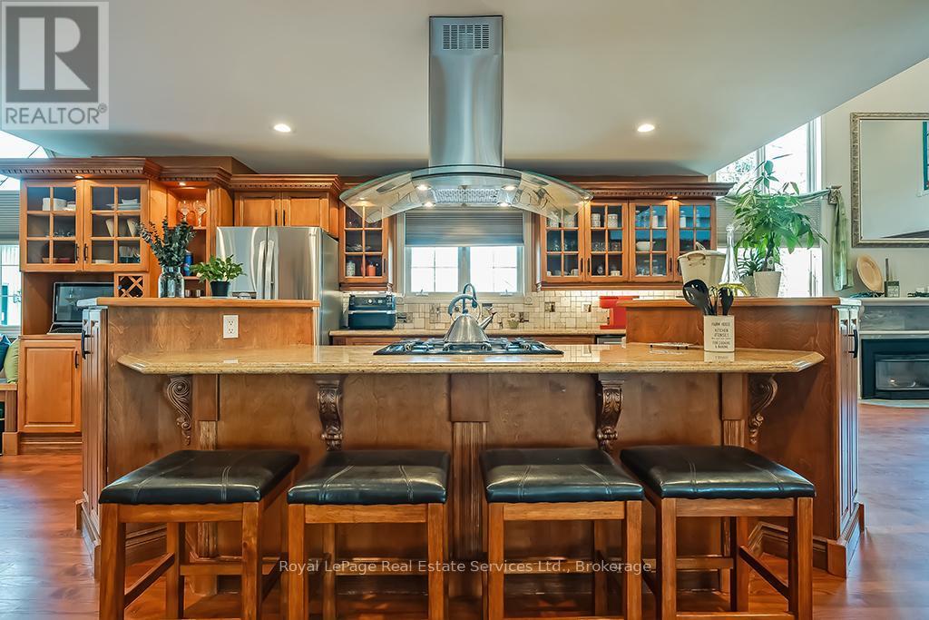 












6 TURTLE LAKE DRIVE

,
Halton Hills (Rural Halton Hills),




Ontario
L7J2W7

