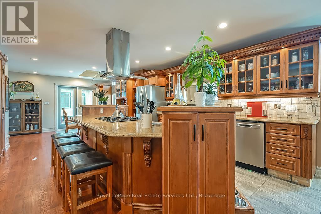 












6 TURTLE LAKE DRIVE

,
Halton Hills (Rural Halton Hills),




Ontario
L7J2W7


