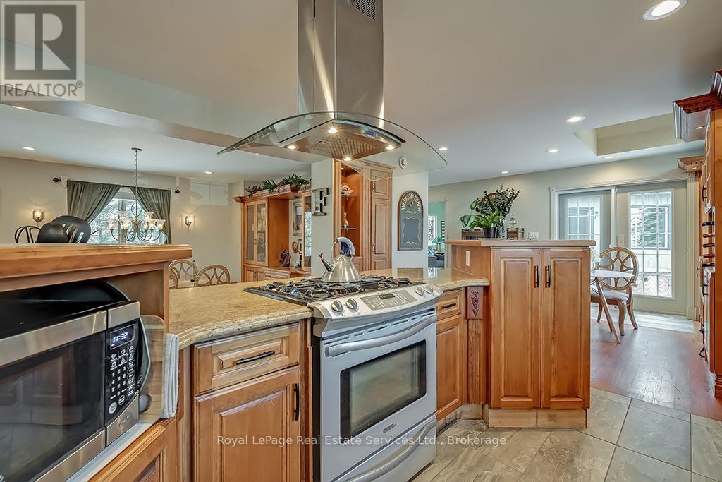 












6 TURTLE LAKE DRIVE

,
Halton Hills (Rural Halton Hills),




Ontario
L7J2W7

