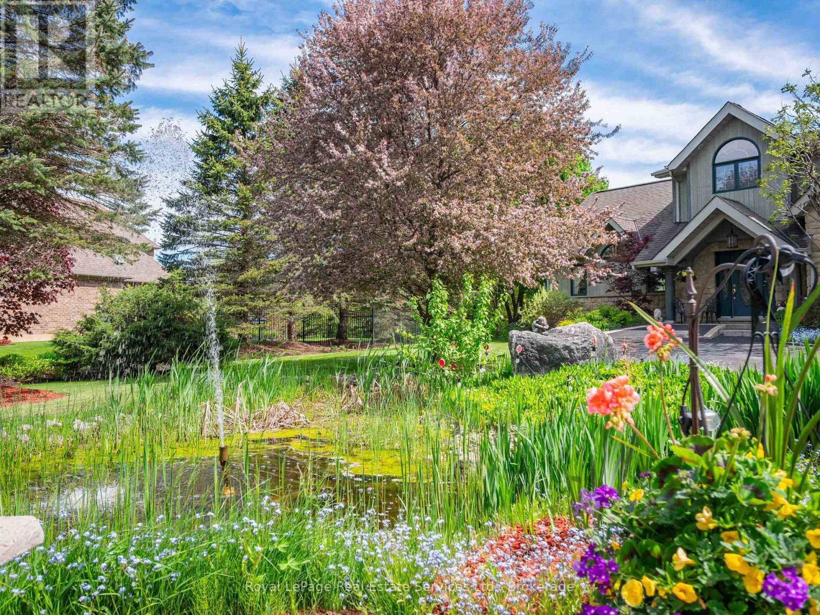 












6 TURTLE LAKE DRIVE

,
Halton Hills (Rural Halton Hills),




Ontario
L7J2W7

