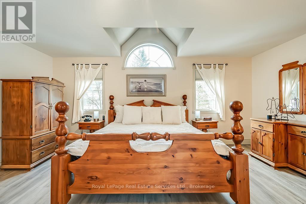 












6 TURTLE LAKE DRIVE

,
Halton Hills (Rural Halton Hills),




Ontario
L7J2W7

