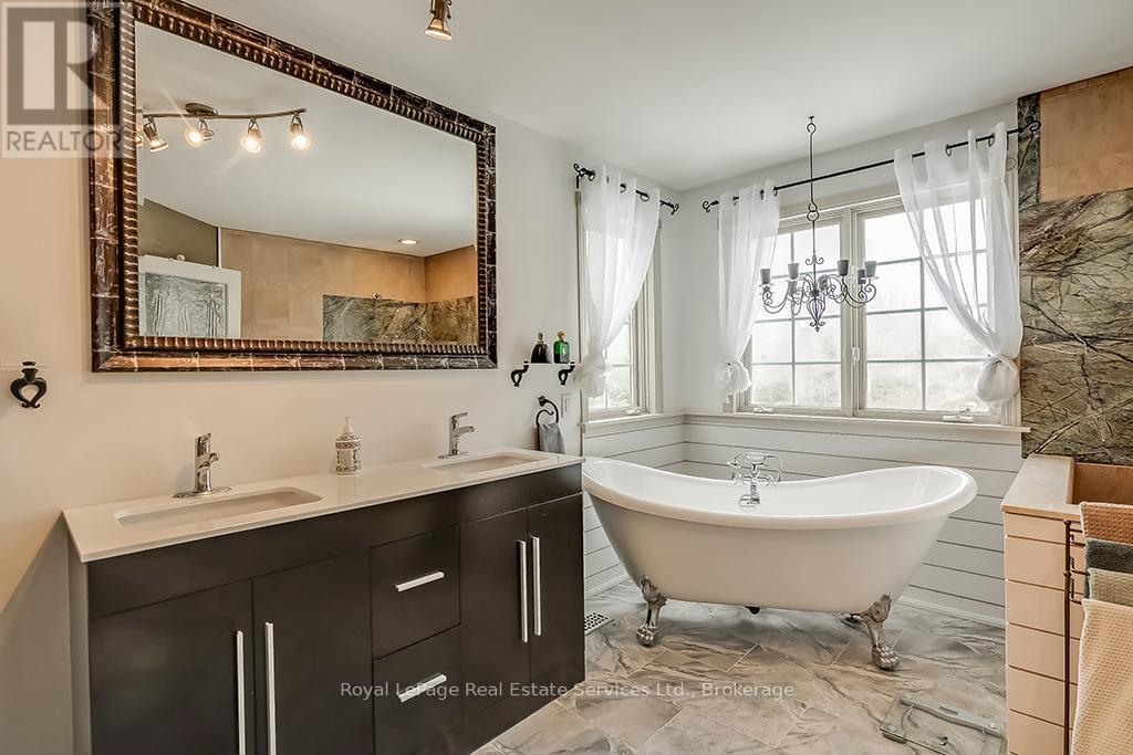 












6 TURTLE LAKE DRIVE

,
Halton Hills (Rural Halton Hills),




Ontario
L7J2W7


