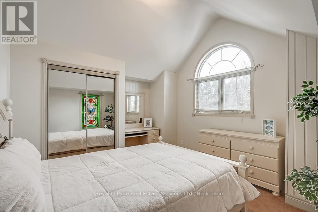 












6 TURTLE LAKE DRIVE

,
Halton Hills (Rural Halton Hills),




Ontario
L7J2W7

