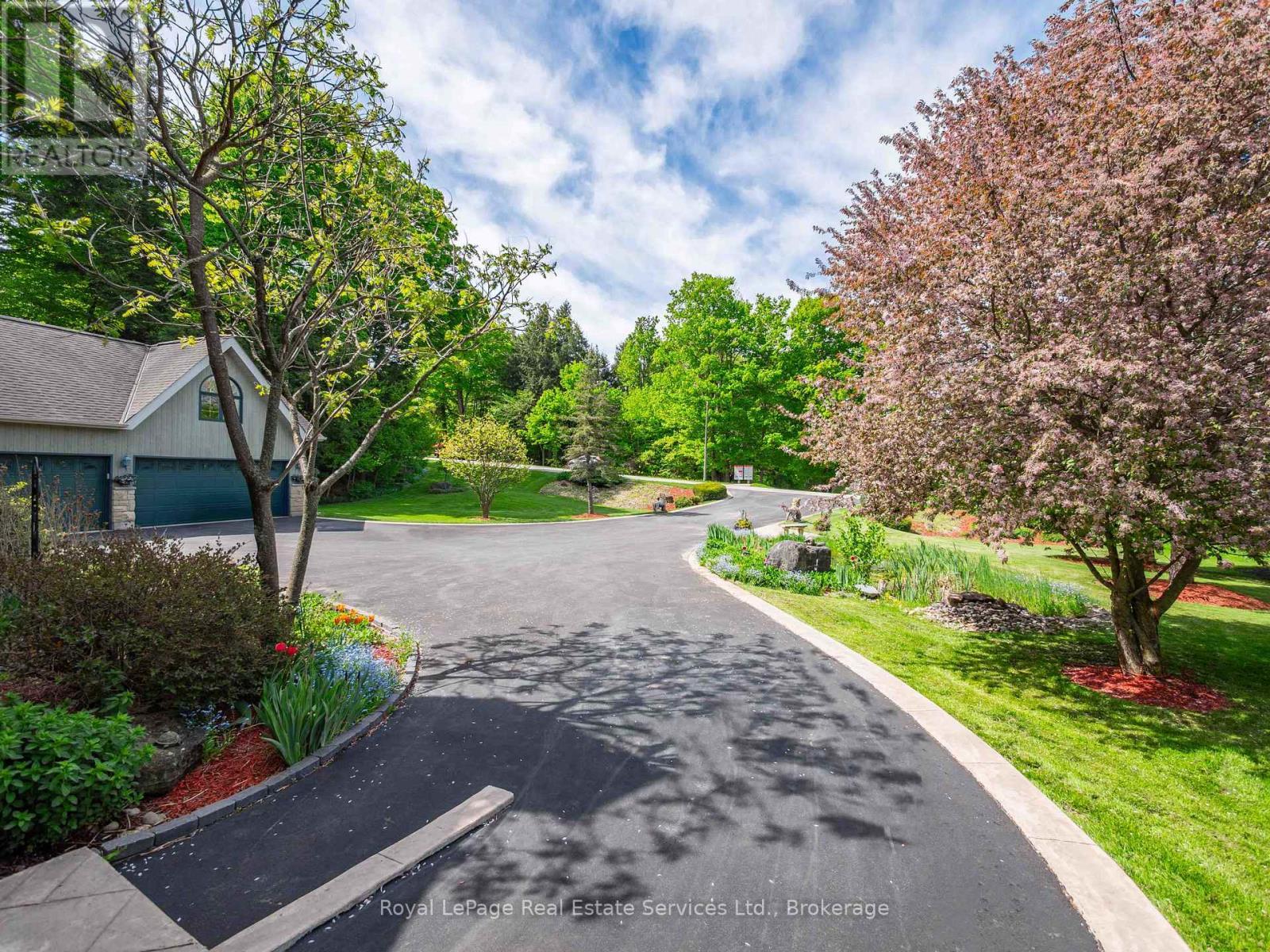 












6 TURTLE LAKE DRIVE

,
Halton Hills (Rural Halton Hills),




Ontario
L7J2W7

