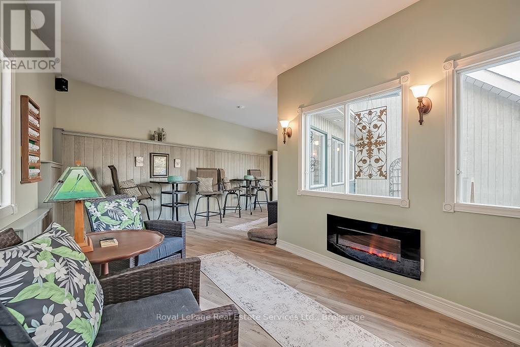 












6 TURTLE LAKE DRIVE

,
Halton Hills (Rural Halton Hills),




Ontario
L7J2W7

