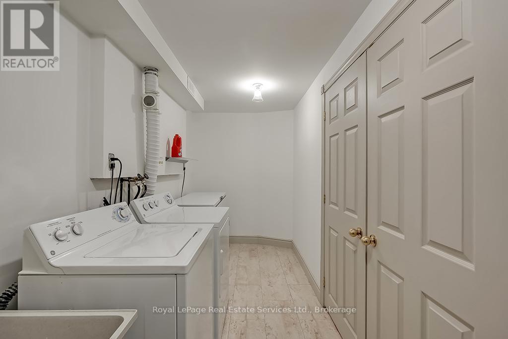 












6 TURTLE LAKE DRIVE

,
Halton Hills (Rural Halton Hills),




Ontario
L7J2W7

