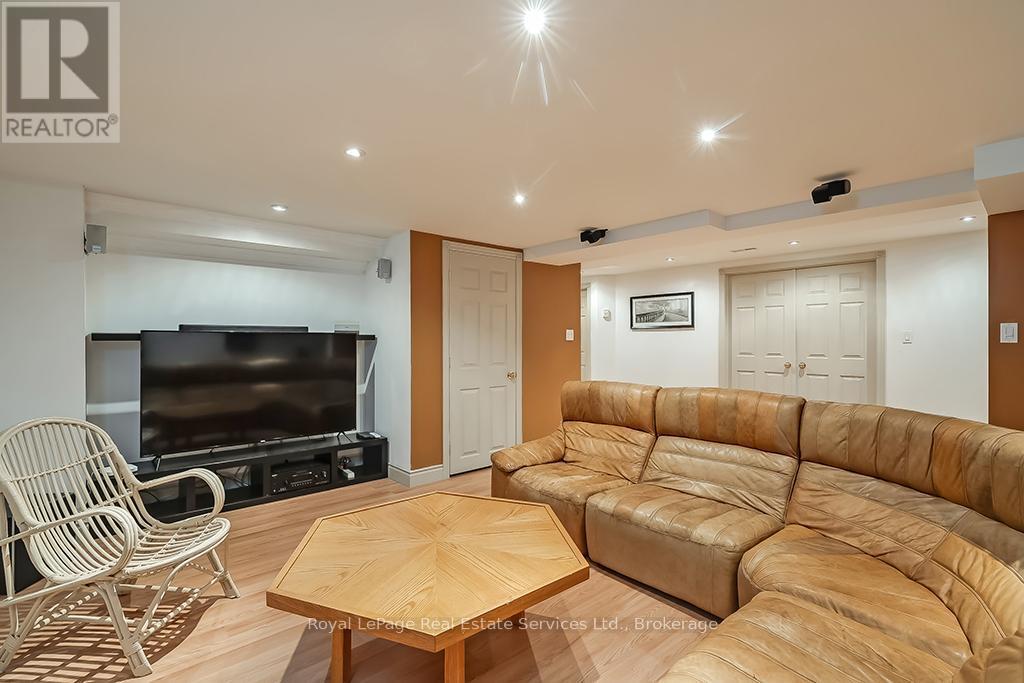 












6 TURTLE LAKE DRIVE

,
Halton Hills (Rural Halton Hills),




Ontario
L7J2W7

