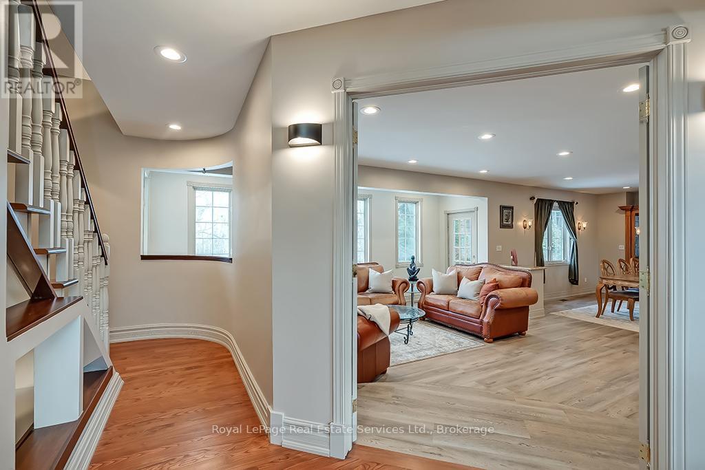 












6 TURTLE LAKE DRIVE

,
Halton Hills (Rural Halton Hills),




Ontario
L7J2W7

