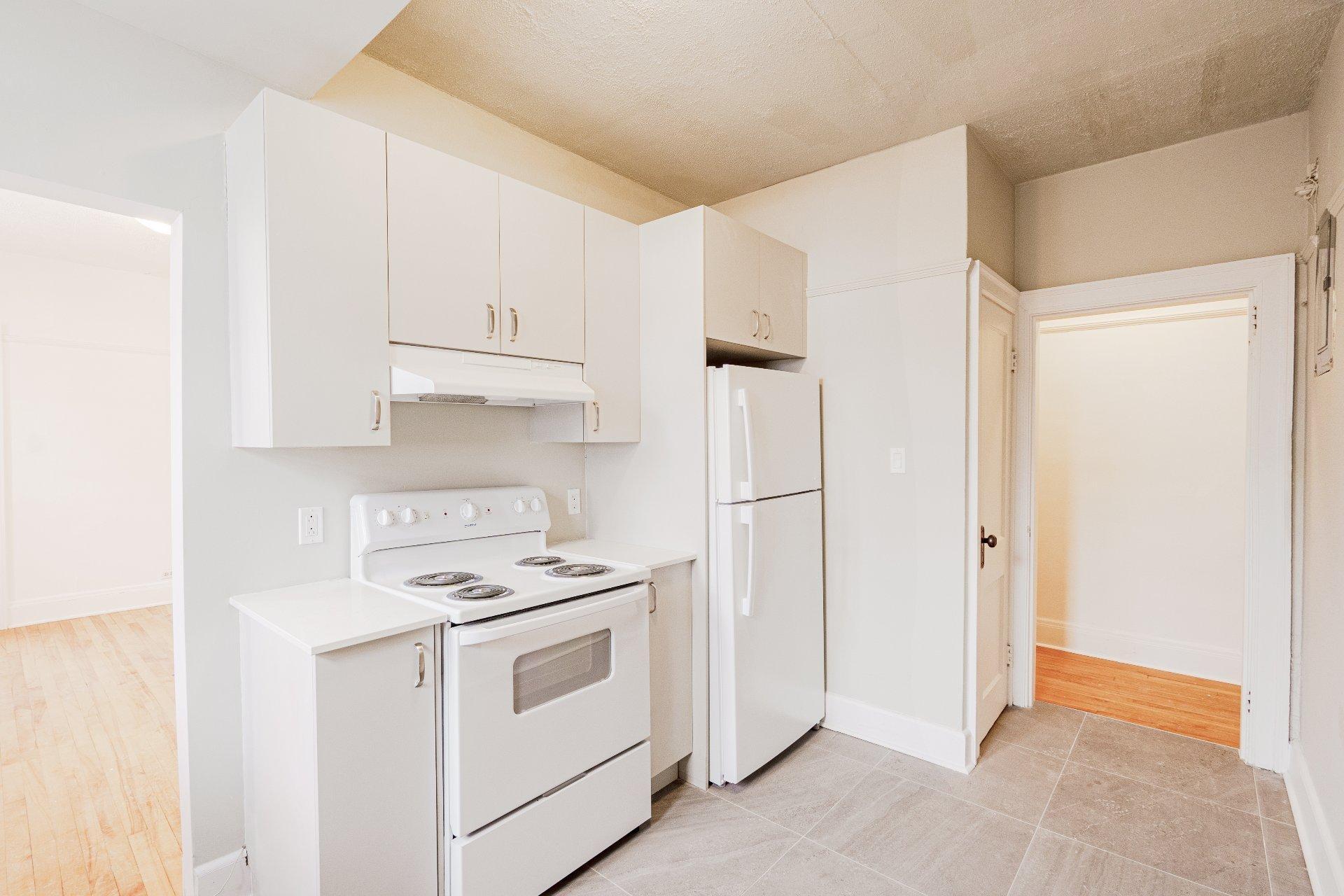 









644


Rue Prospect

, 6,
Sherbrooke (Les Nations),




QC
J1H1A8

