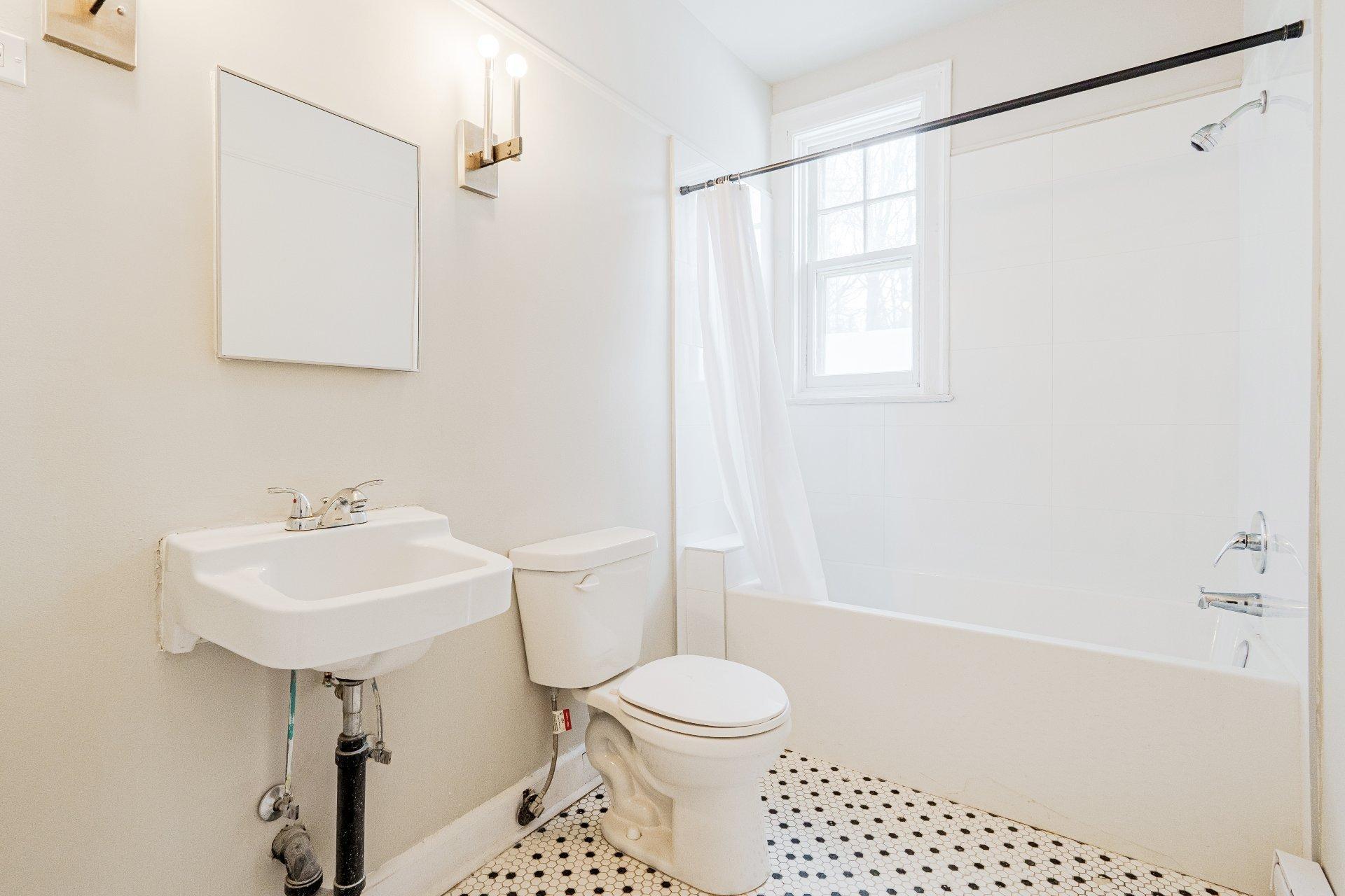 









644


Rue Prospect

, 6,
Sherbrooke (Les Nations),




QC
J1H1A8

