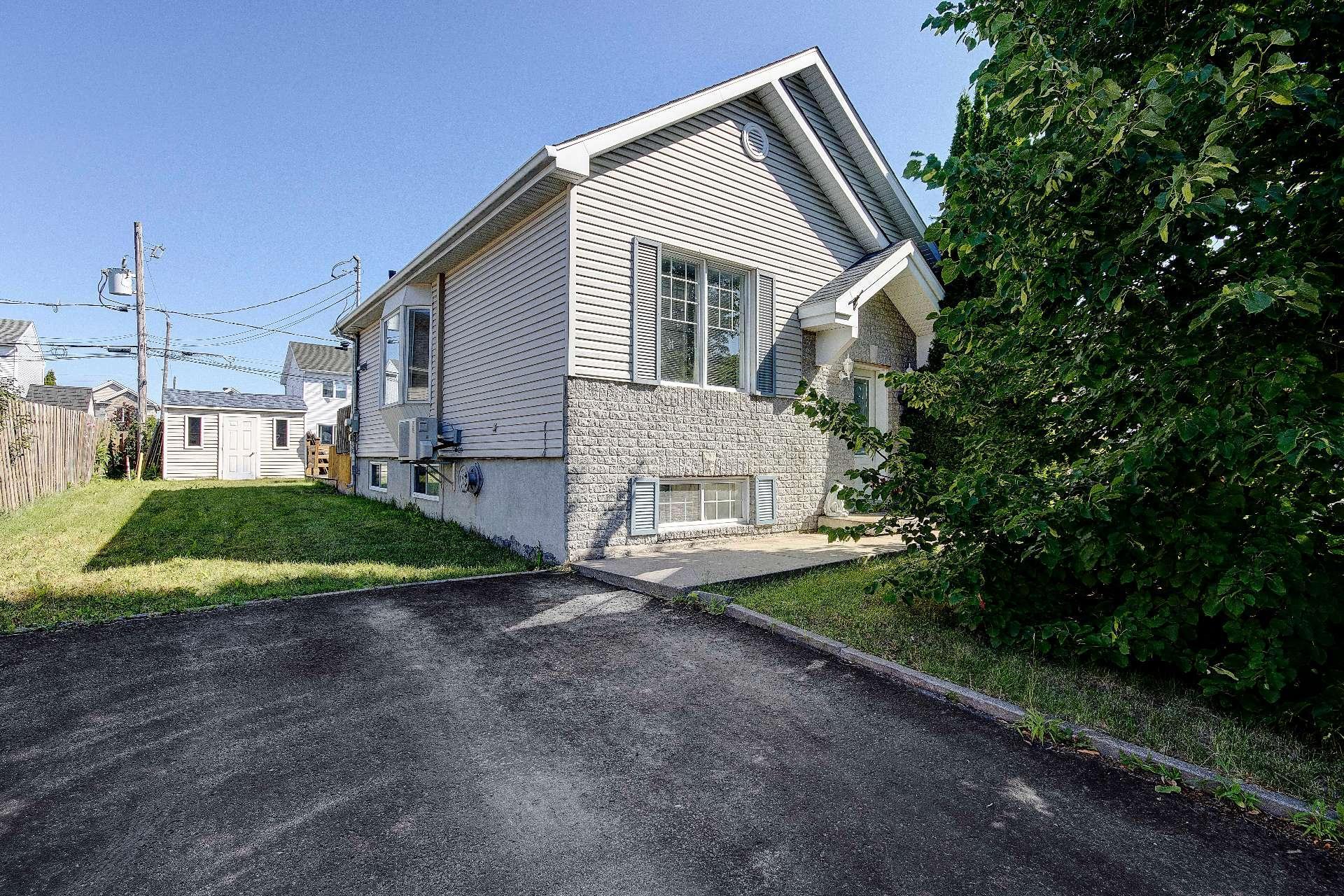









97


Rue Joseph-Crevier

,
Saint-Jean-sur-Richelieu,




QC
J2W1X7

