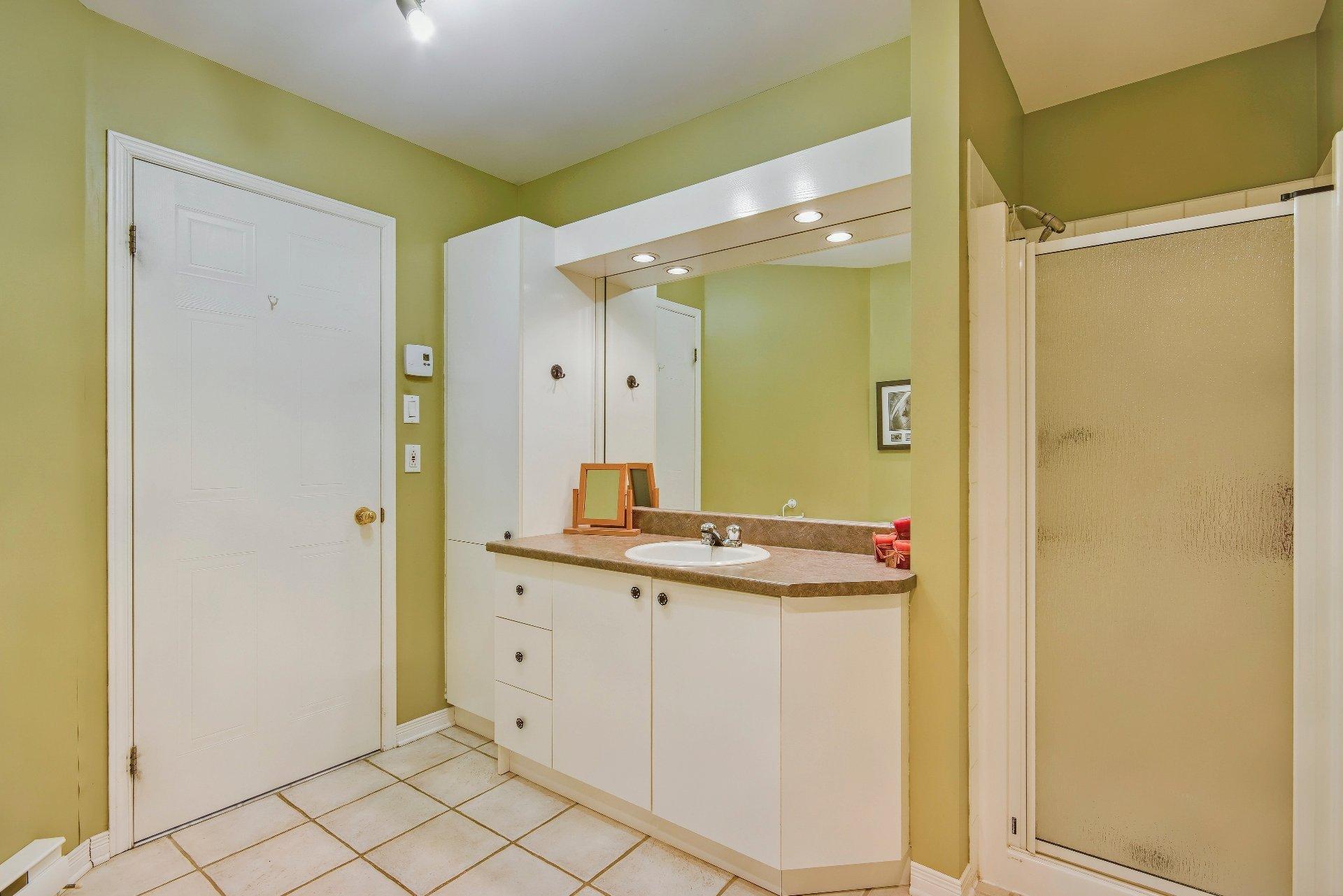 









97


Rue Joseph-Crevier

,
Saint-Jean-sur-Richelieu,




QC
J2W1X7

