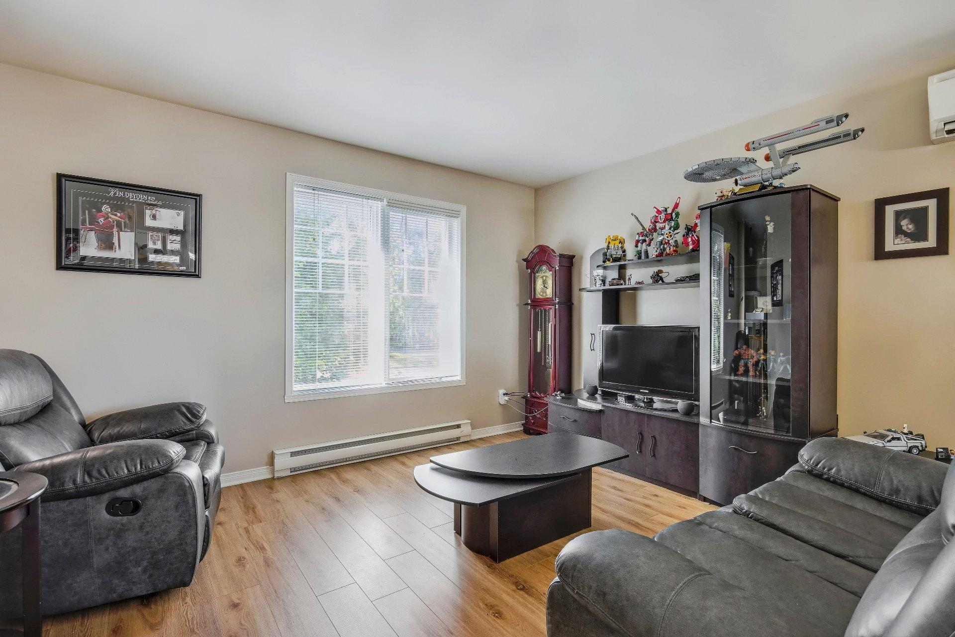 









97


Rue Joseph-Crevier

,
Saint-Jean-sur-Richelieu,




QC
J2W1X7

