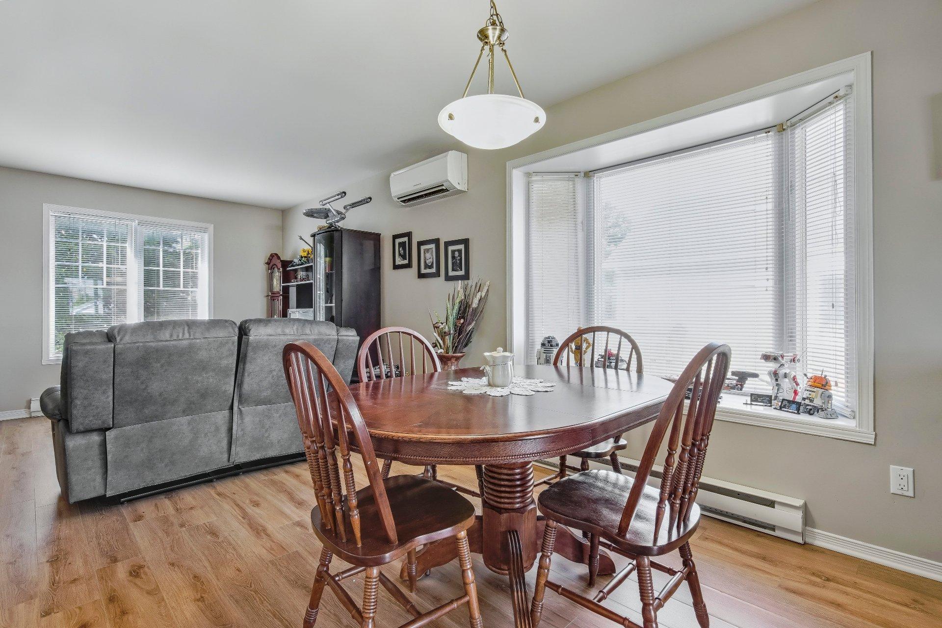









97


Rue Joseph-Crevier

,
Saint-Jean-sur-Richelieu,




QC
J2W1X7


