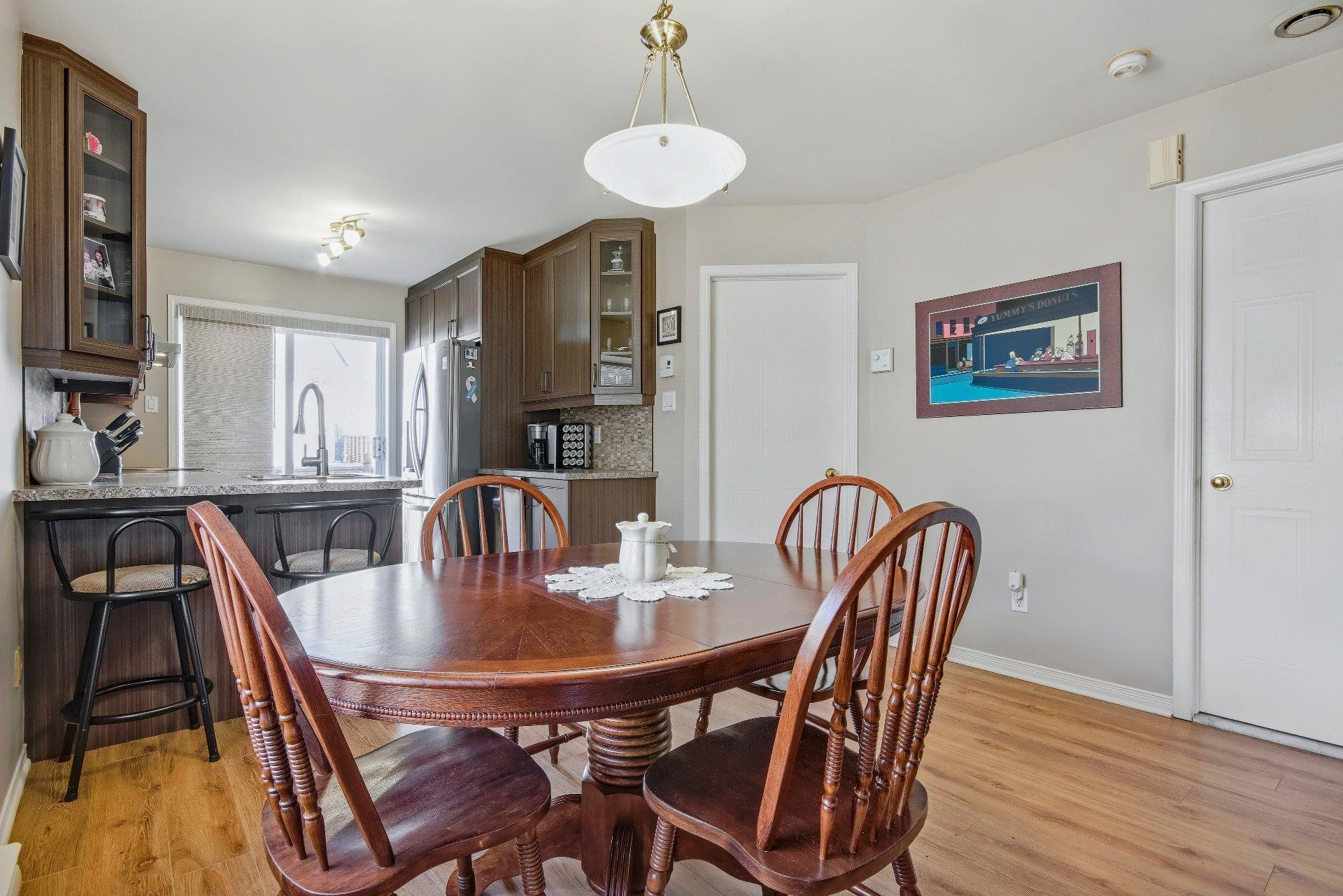 









97


Rue Joseph-Crevier

,
Saint-Jean-sur-Richelieu,




QC
J2W1X7

