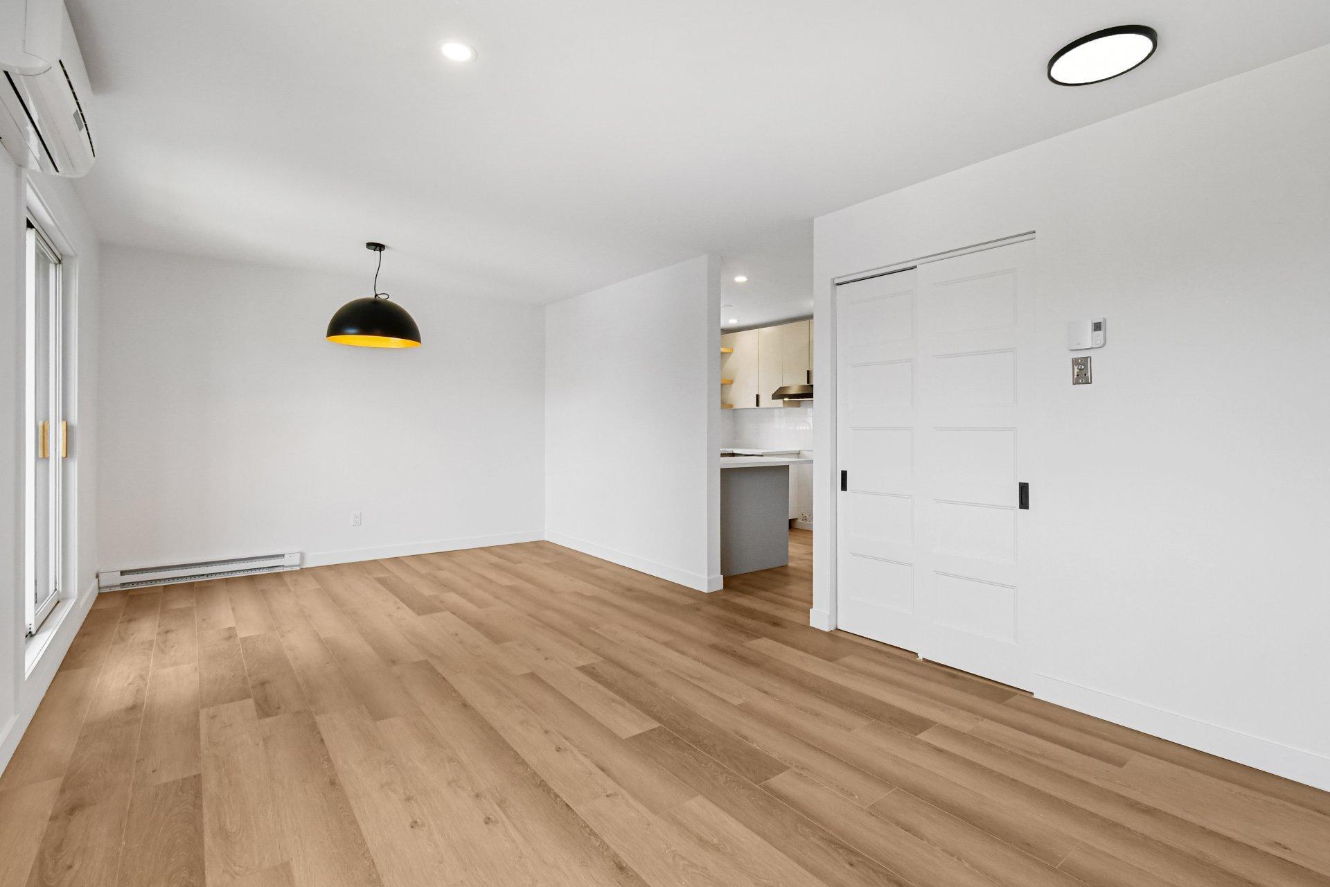 









279


Rue de Springfield

, 5,
Longueuil (Greenfield Park),




QC
J4V1X7

