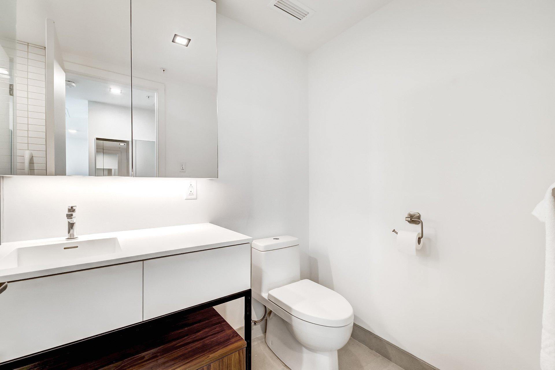 









1210


Rue Jeanne-Mance

, 2818,
Montréal (Ville-Marie),




QC
H2X1M1

