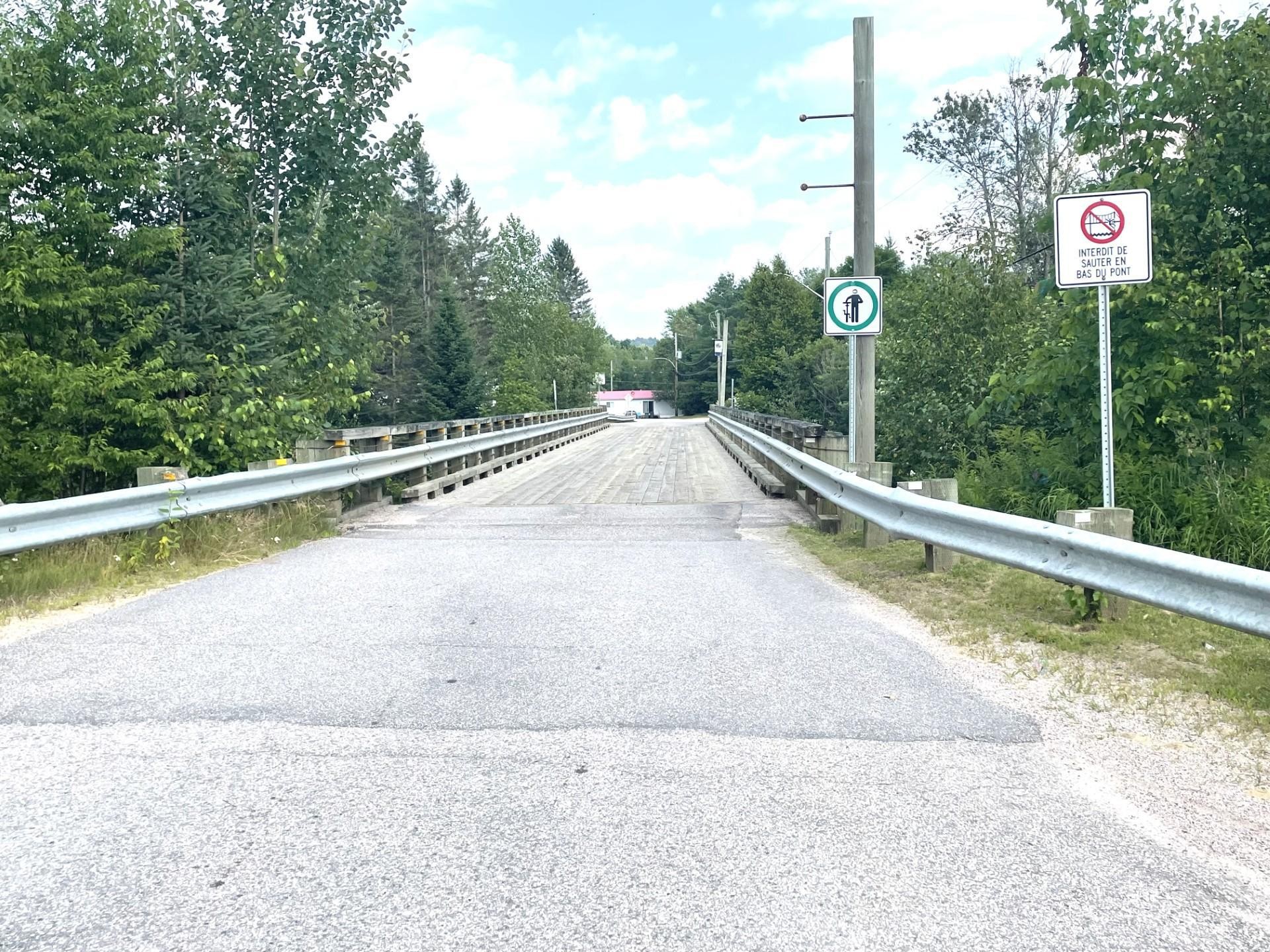 












Rue des Algonquins

,
Mont-Laurier,







QC
J9L0A4

