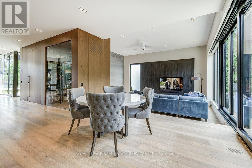 












144 SPARLING COURT

,
Oakville,




Ontario
L6K2J7

