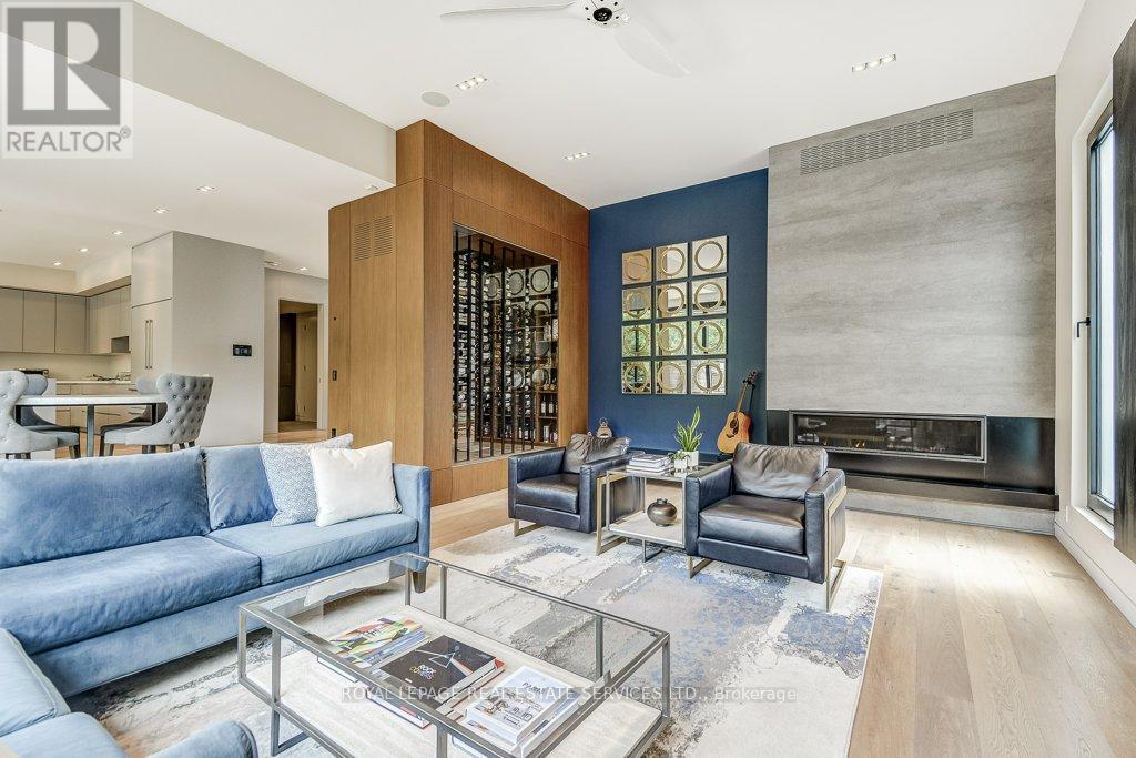 












144 SPARLING COURT

,
Oakville,




Ontario
L6K2J7

